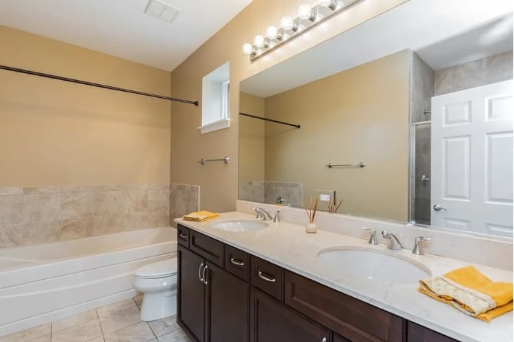 Dream Townhome — 721 W 15th 8