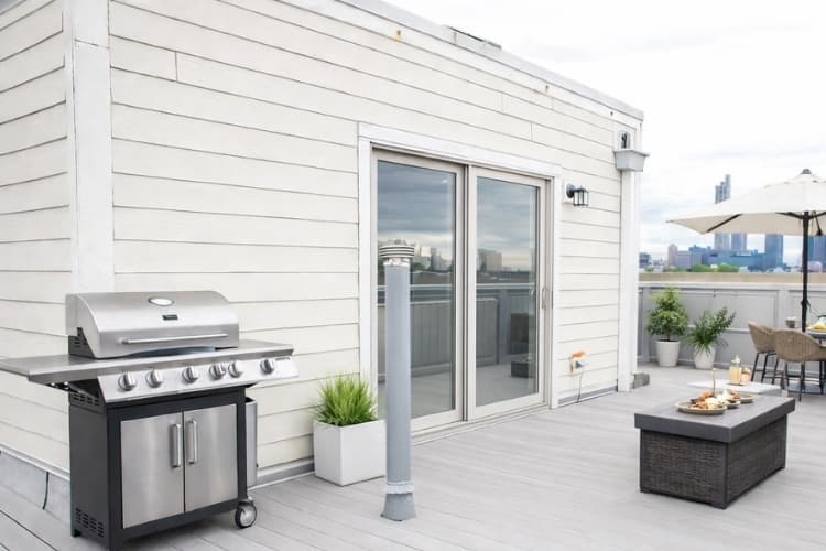 Dream Townhome — 721 W 15th 10